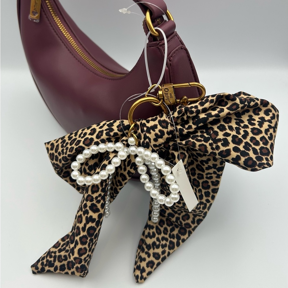 *New* Betsey Johnson Y2K Burgundy Shoulder Bag W/ Cheetah/Pearl Bow Bag Charm - Picture 4 of 16